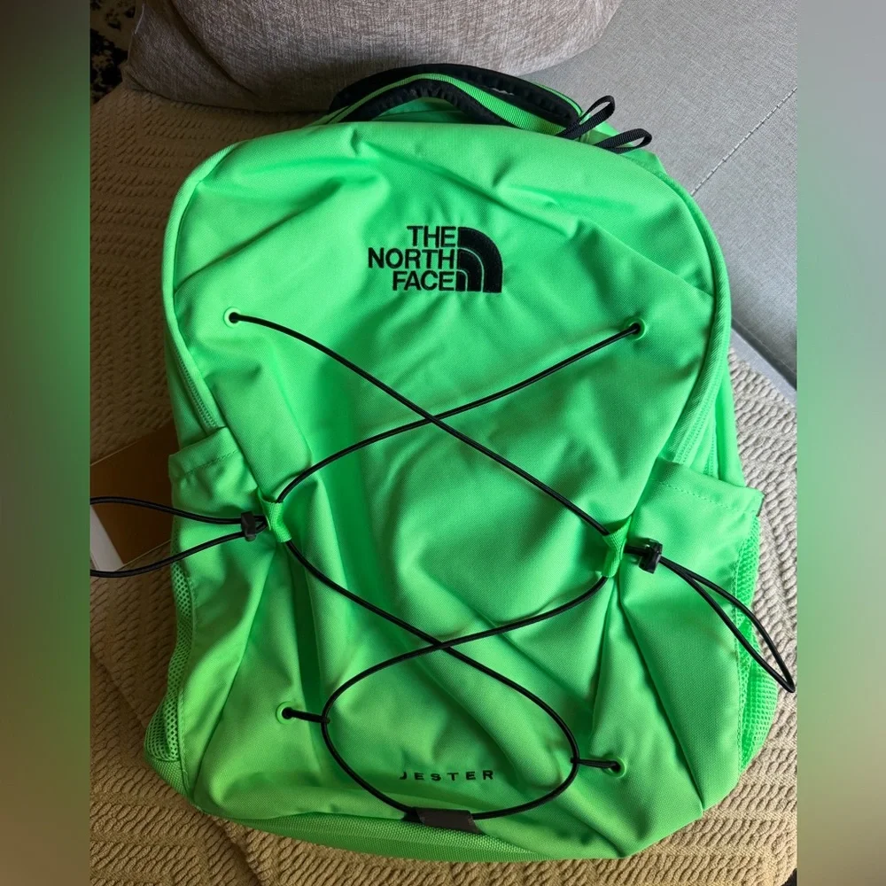 THE NORTH FACE Jester Commuter Laptop Backpack, Chlorophyll Green/TNF Black - Picture 6 of 14